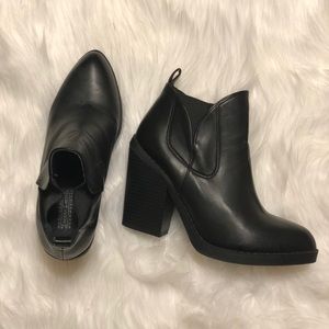 [NWOT] Deena & Ozzy - Pointed-toe Booties, 6W